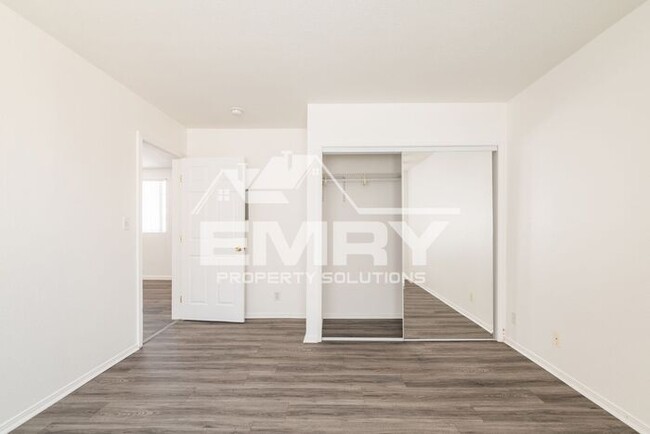 Building Photo - 2 Bed 1 Bath Apartment for Rent on Pickfor...