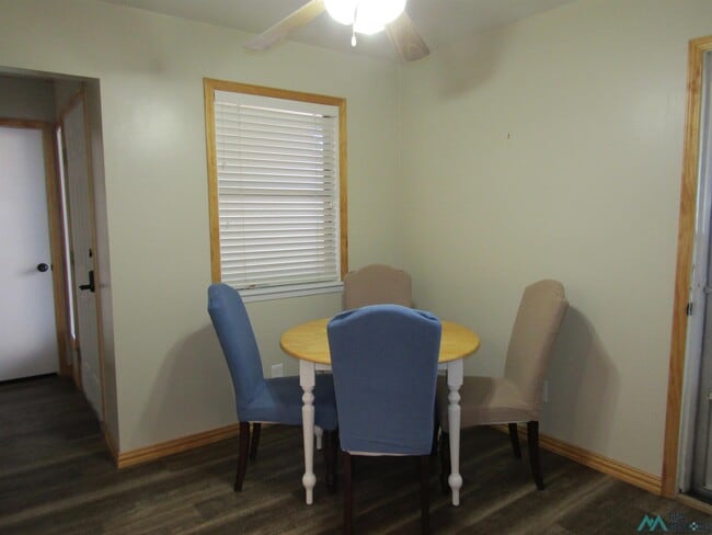 Building Photo - 1915 Villa Dr