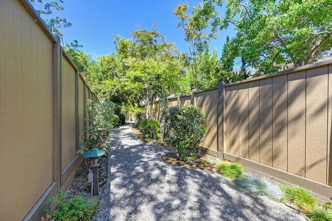 Building Photo - South Auburn Gem! Stylish 2BR Townhome in Quiet, Neighborhood