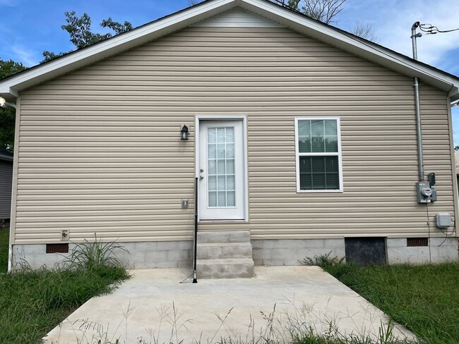 Building Photo - Adorable 3 Bedroom Home in Cowan!