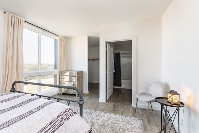 Building Photo - Madison Penthouse