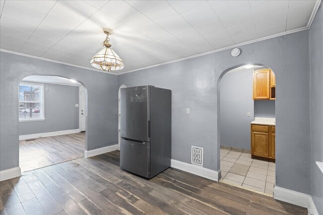 Building Photo - 1215 S Octagon Rd