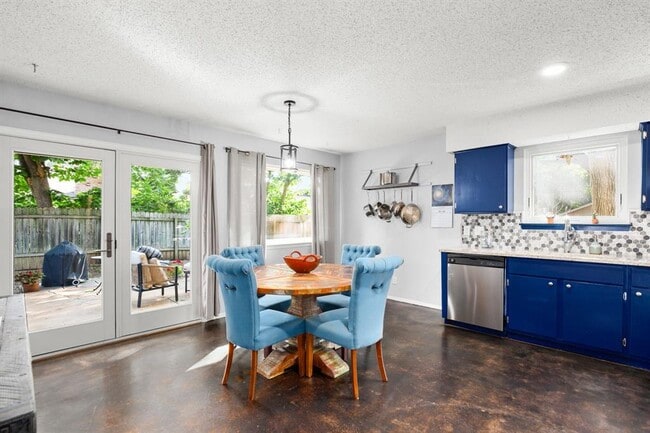 Building Photo - 4702 Gray Fox Dr