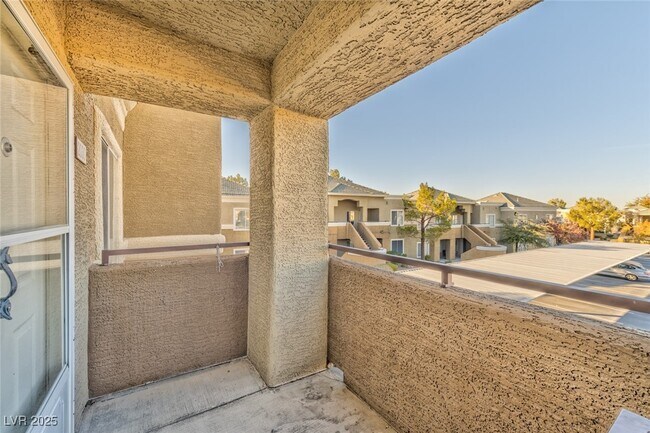 Building Photo - 8070 W Russell Rd