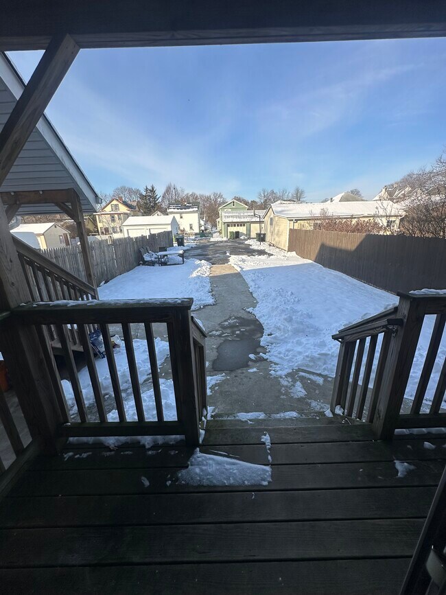 Building Photo - 166 W Washington Ave