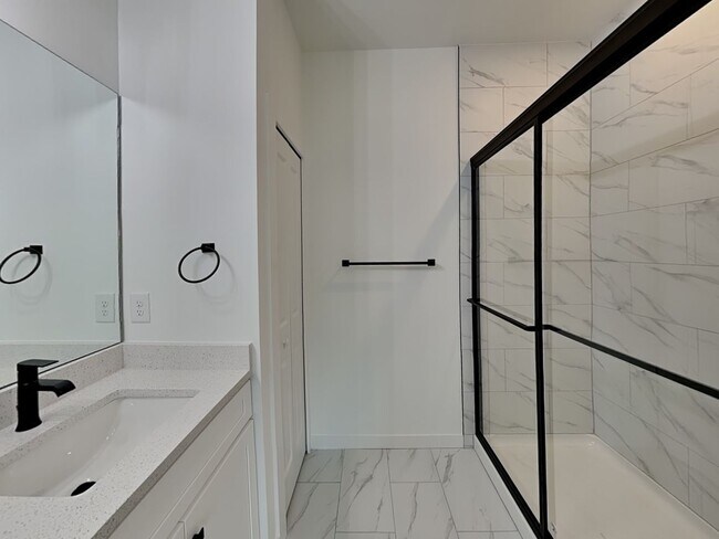 Building Photo - 2220 Leda Ave S