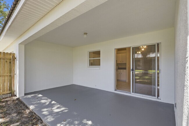 Building Photo - 4 Pony Ln