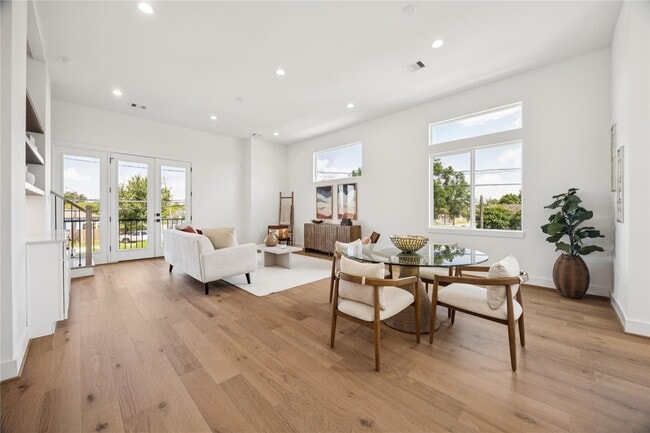 Primary Photo - 2810 Mills St