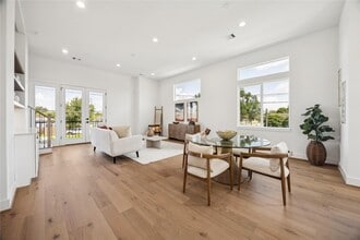 Building Photo - 2806 Mills St