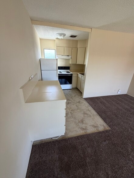 Kitchen - 2133 Elden Ave