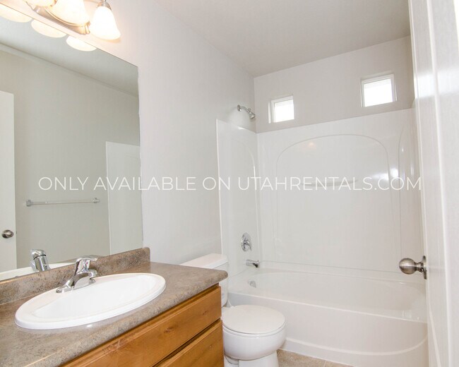 Building Photo - 1054 W 70 N