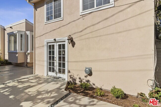 Building Photo - 2128 Camden Ave