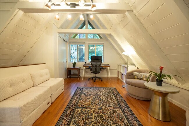 Building Photo - 2 Molino Ave