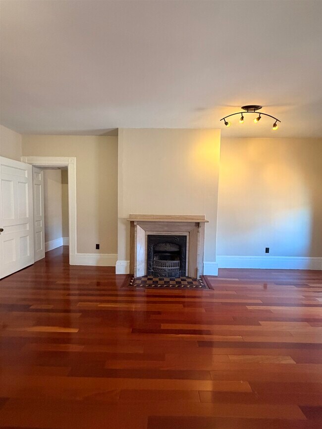 Building Photo - 401 State Street