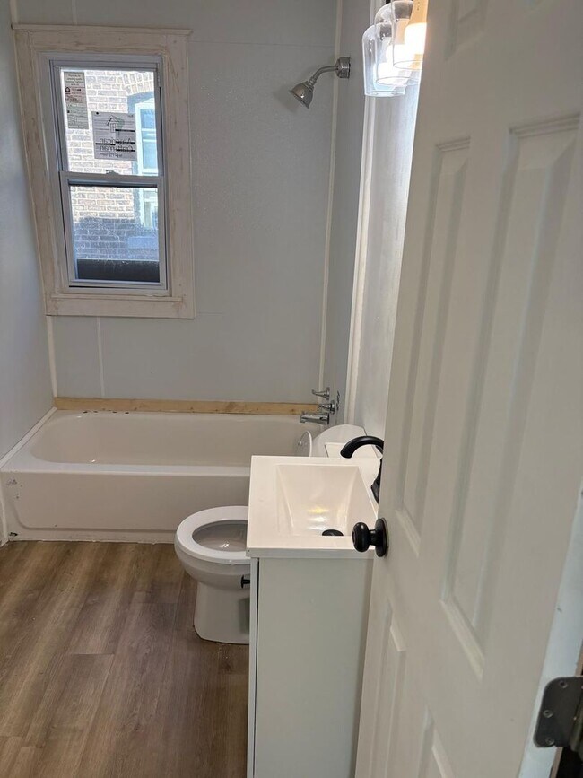 Building Photo - 2791 E 127th St