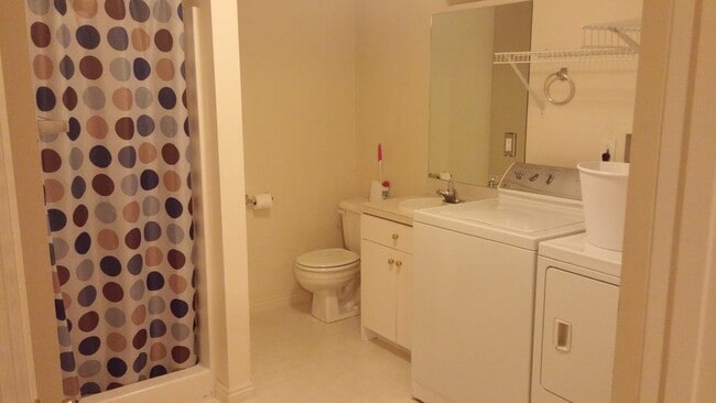 Building Photo - Stylish 3 bed 2.5 bath town home in Provo