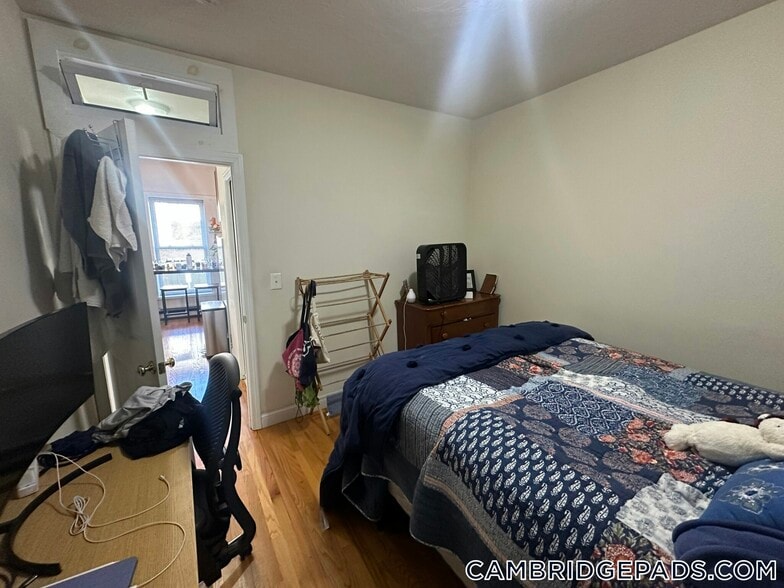 Building Photo - 1054 Cambridge St