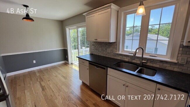 Building Photo - 4B Ash St-