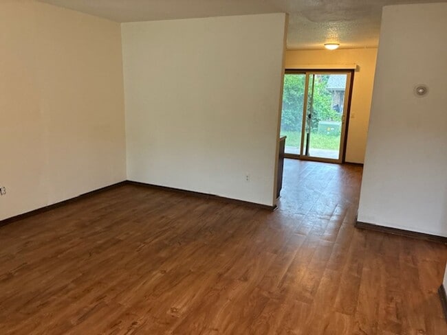 Building Photo - Charming West Norman Duplex
