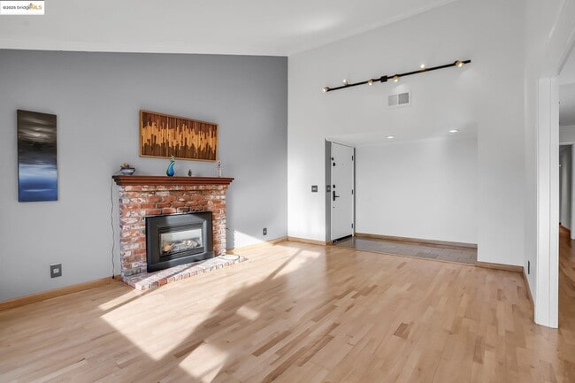 Building Photo - 21 Ironwood