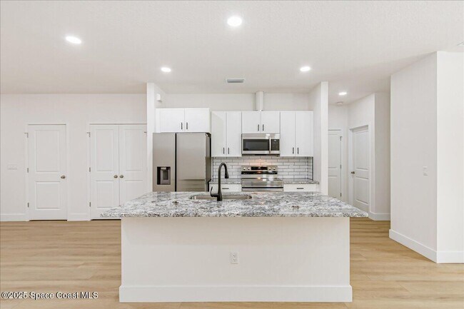 Building Photo - 176 Sunset Dr