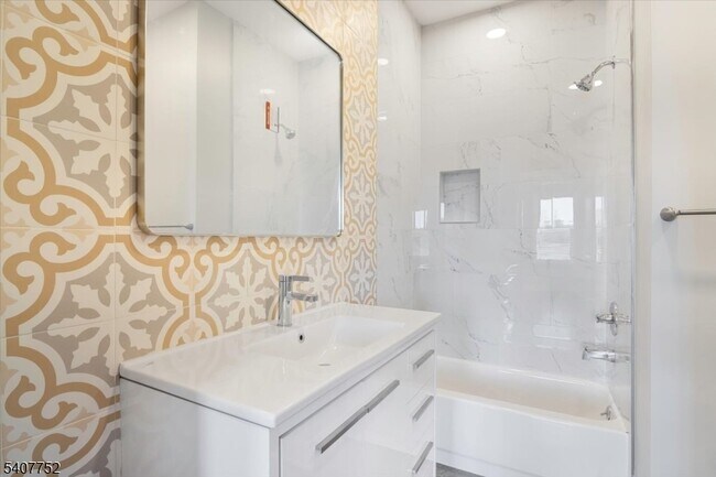 Building Photo - 579 S 12th St