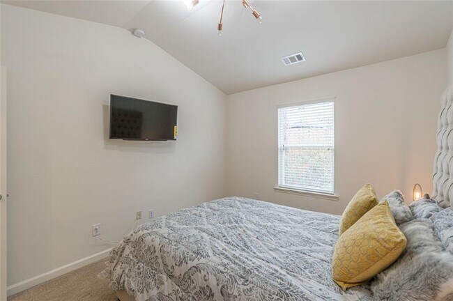 Building Photo - 1506 River Oak Ln