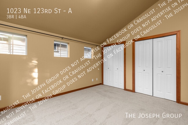 Building Photo - 1023 NE 123rd St