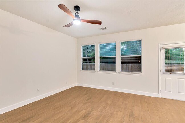 Building Photo - 131 Gallery Cove Ct