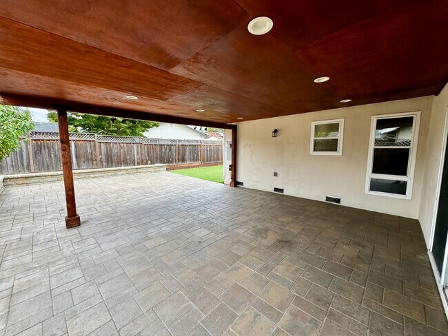 Building Photo - 1405 Antonio Ln
