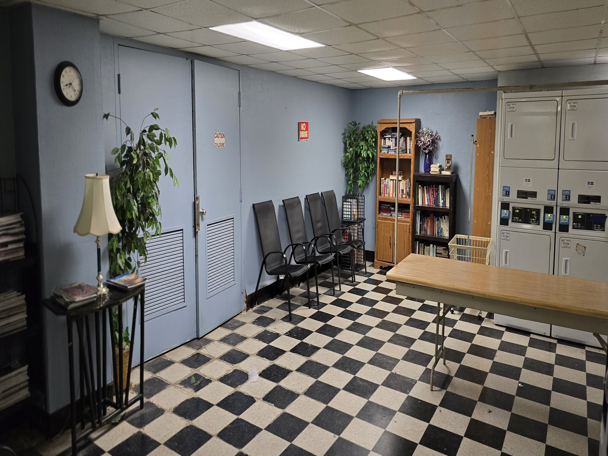 Building Photo - 1271 Poplar Ave