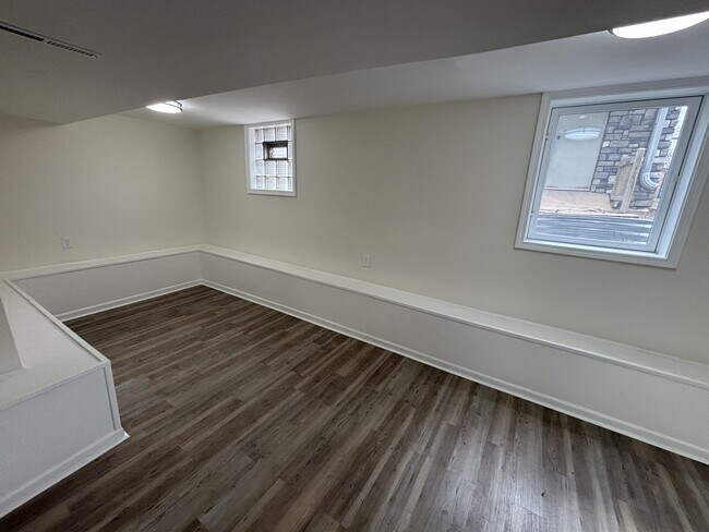 Building Photo - 1368 Waite St