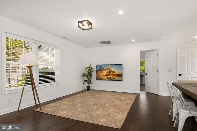 Building Photo - 6670 Cedar Cove Rd