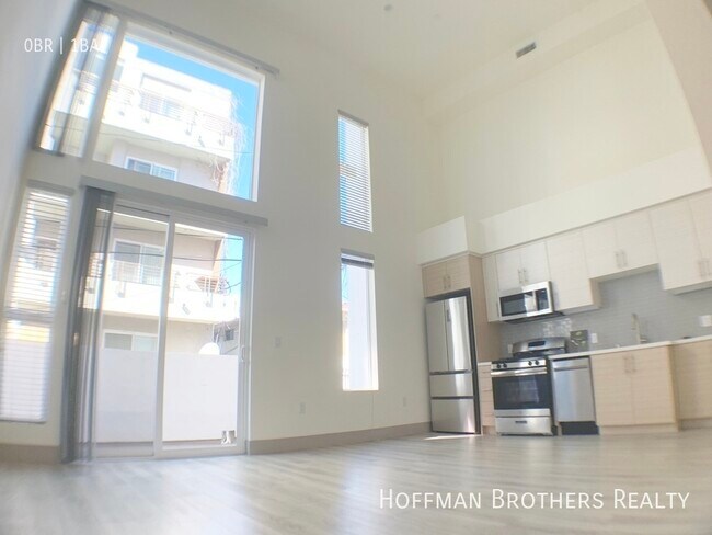 Building Photo - 1037 S Hobart Blvd