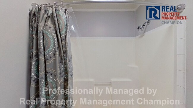 Building Photo - 2 BD/2 BA Home w/Open Main Living Area and Split Bedrooms