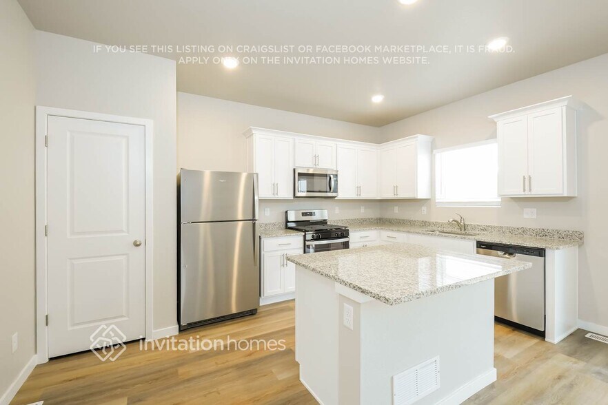 Building Photo - 7203 Dolores Ave