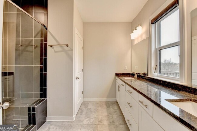 Building Photo - 2083 Holtz Ln