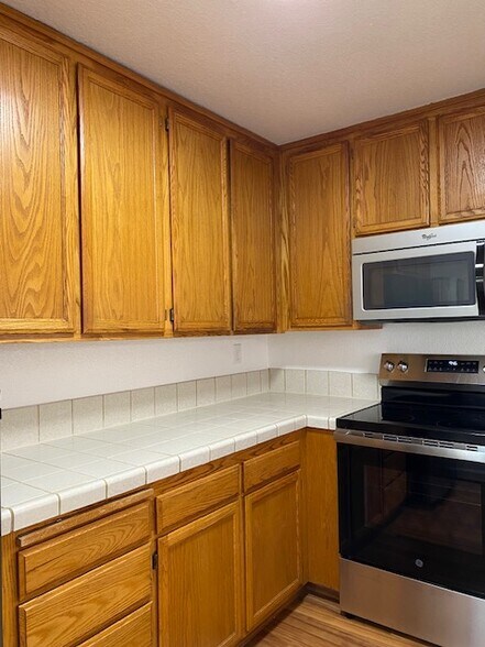 Building Photo - 1903 Woodlake Dr