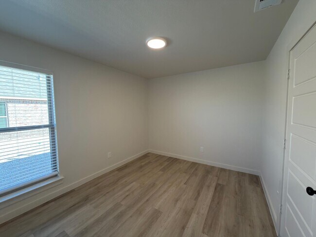 Building Photo - 1209 Cottonwood Ave
