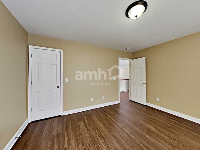 Building Photo - 220 Solitude Cir