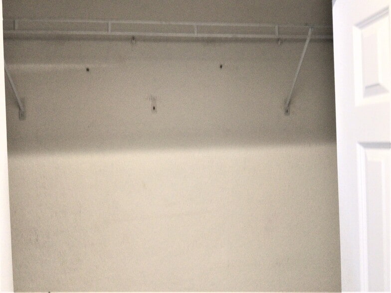 Building Photo - 245 Oak Run Ct