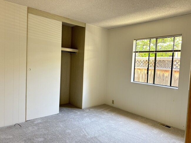 Building Photo - 140 Quail Way