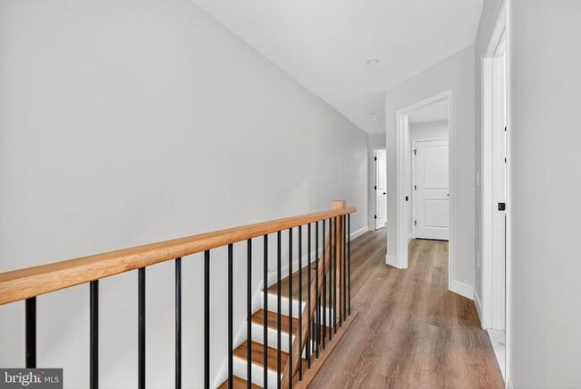 Building Photo - 5925 Woodcrest Ave