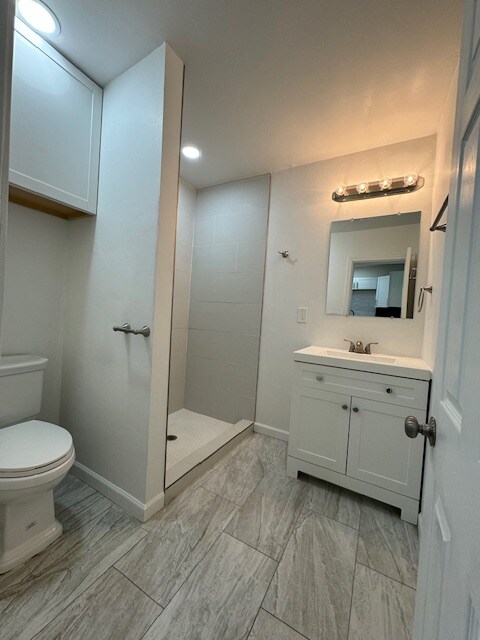 Building Photo - 1017 E West Cir Dr