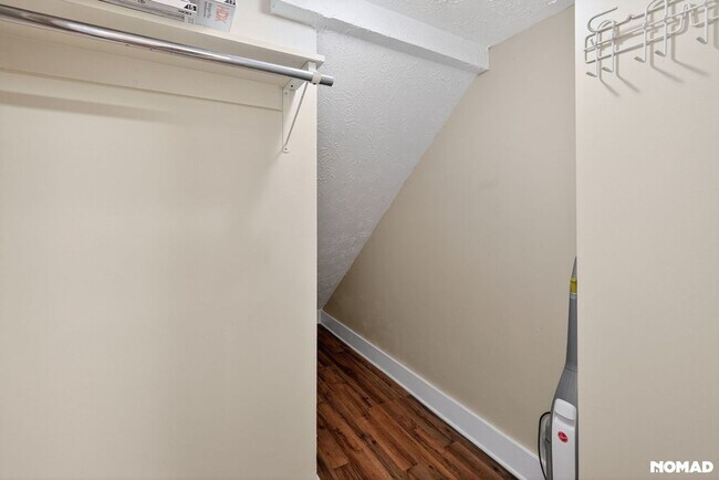 Building Photo - 198 Lakeview Dr