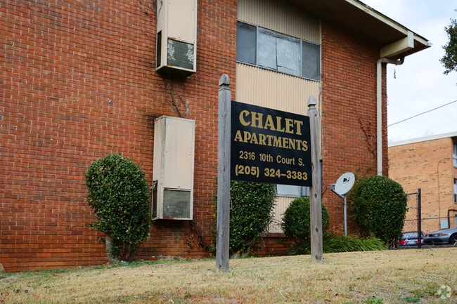 Building Photo - Chalet on 10th