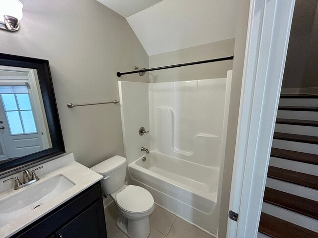 Building Photo - Spacious 3 bed, 3 bath home in Groves Park Commons featuring a modern kitchen, 2-car garage, and ...