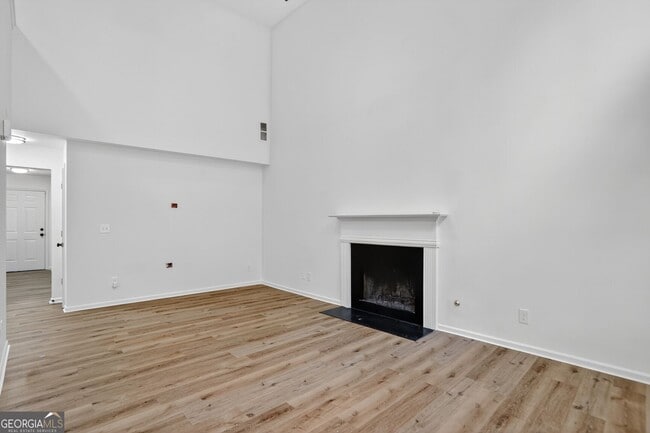 Building Photo - 1308 Gates Cir SE