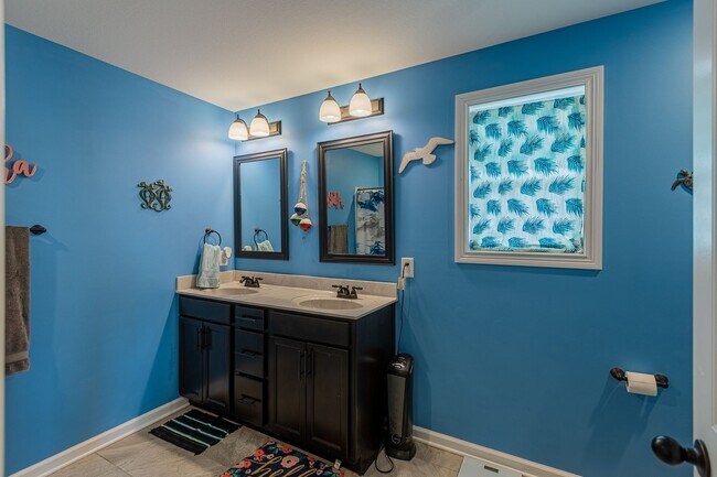 Building Photo - Pet Friendly Three Bedroom!