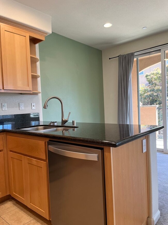 Building Photo - Stylish Willow Glen Townhome with Dual Master Suites, High Ceilings & Modern Upgrades!